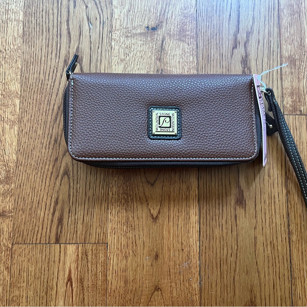 Stone Mountain Accessories Brown Leather Wristlet Clutch